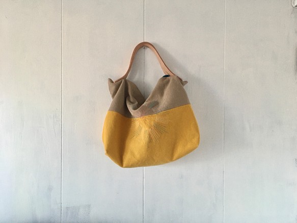 【受注製作】黄色とカフェオレ色の鞄　刺繍入り 1枚目の画像