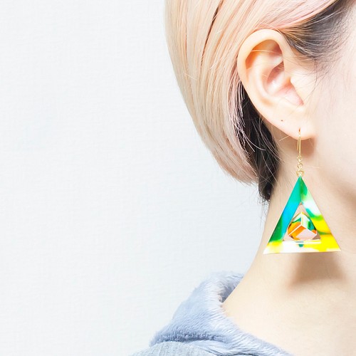 triangle cubeピアス/イヤリング小(yellow &green) ピアス（フック