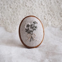 木枠のレースフラワー刺繍ブローチ ブローチ garden of violets 通販