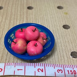 りんごのミニチュア（5ケざる入り） 1枚目の画像