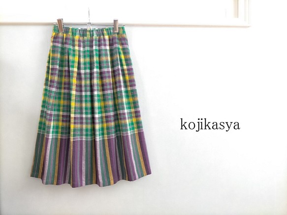 【特集掲載】タイのかわいいチェック柄伝統布 紫×緑 レトロスカート Sサイズ 1枚目の画像