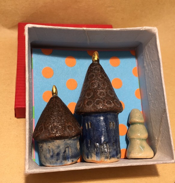 【小さな家シリーズ③】森の中の不思議な家　陶器　ミニチュア　クリスマス　森 1枚目の画像