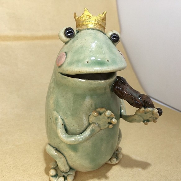 カエルの王様バイオリンを弾く　　陶器　蛙　かえる　カエル　バイオリン 1枚目の画像