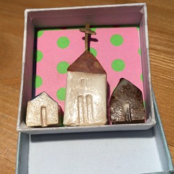 ミーサ様専用ページ【箱の中の小さな町】教会と小さな家　＜陶器の家シリーズ＞ 1枚目の画像