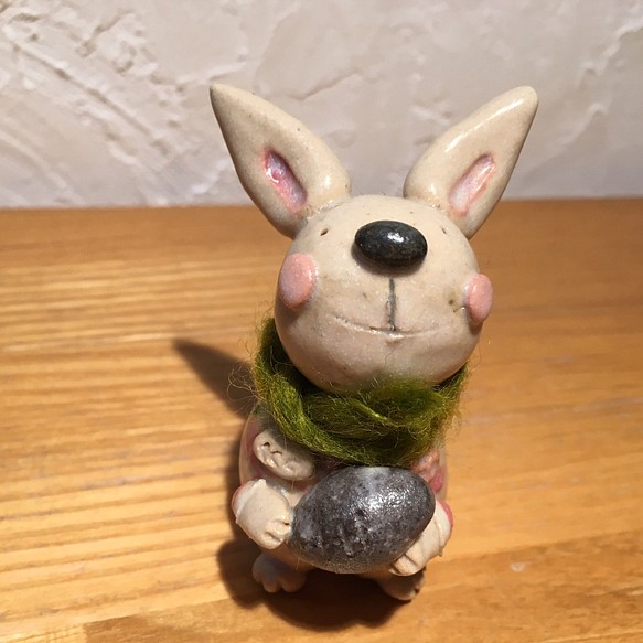 ウサギごん吉ラグビーにはまる　うさぎ　兎　ラグビー　ワールドカップ　陶器　人形 1枚目の画像