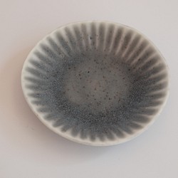 豆皿　菊　ブルーレイン 1枚目の画像