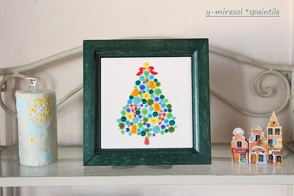 「受注製作」丸がたくさん☆ クリスマスツリーの絵タイル（木製額入り） 1枚目の画像