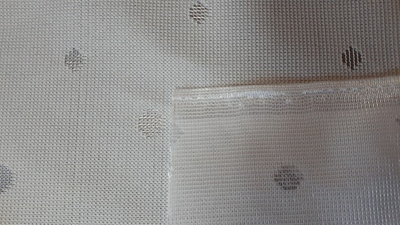 ポリエステルドビー生地　レースドット生地　夏マスクに　白　約150cm×100cm『マスク2020』 1枚目の画像