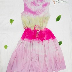 ♔蔻珞瑪♘  Ⓓⓔⓢⓘⓖⓝ - 渲染綁帶長洋裝-粉黃桃 第1張的照片