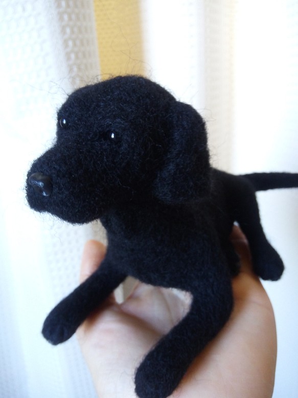 羊毛フェルト 犬  黒ラブラドールレトリバー 1枚目の画像