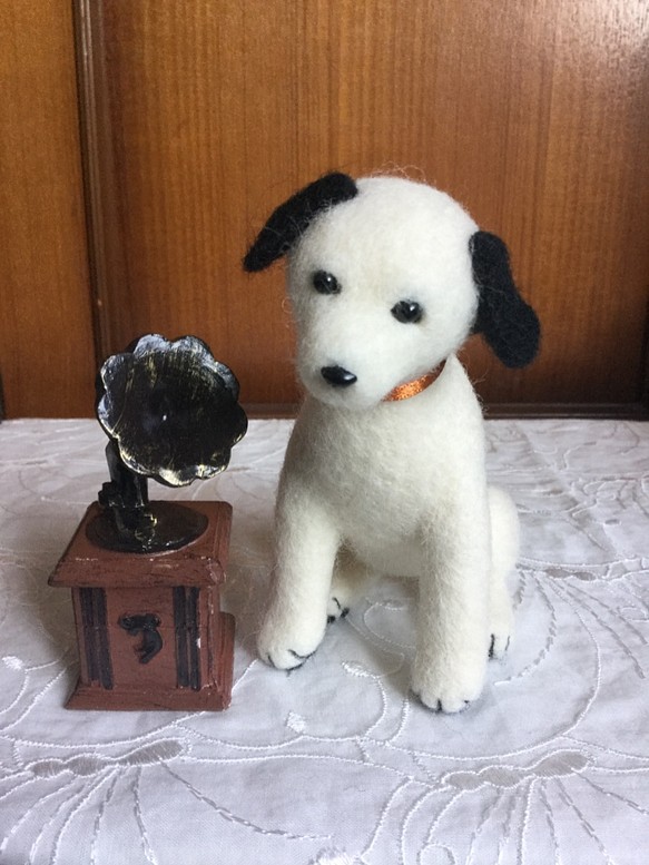 羊毛フェルト 蓄音機の犬 2 1枚目の画像