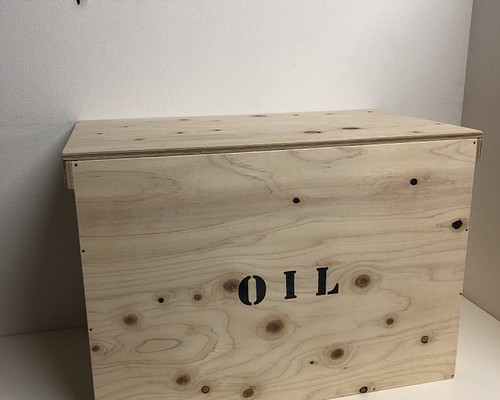 ポリタンク BOX 灯油 OIL 灯油収納BOX 新品 未使用 3点入ります