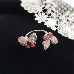 【送料無料】バタフライモチーフの指輪(ピンク) 1枚目の画像