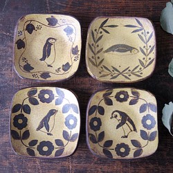 黄瀬戸豆皿 ヒゲペンギン 左上 1枚目の画像
