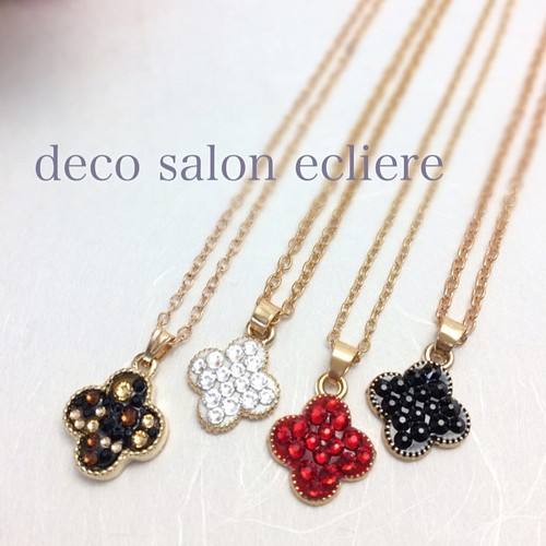 ヴァンクリーフ アルハンブラ風 スワロフスキーネックレス レッド ネックレス ペンダント Decosalon Ecliere 通販 Creema クリーマ ハンドメイド 手作り クラフト作品の販売サイト