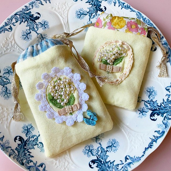 春色　ブーケの巾着ミニポーチ　お花　刺繍 1枚目の画像