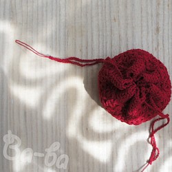 ばあば作、細かいリフ編みのちびちび巾着（紅・KPPR3） 1枚目の画像