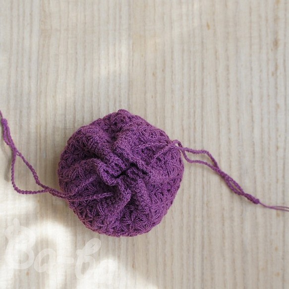 NEW♪ばあば作、細かいリフ編みのちびちび巾着（紫・KPPR2） 1枚目の画像