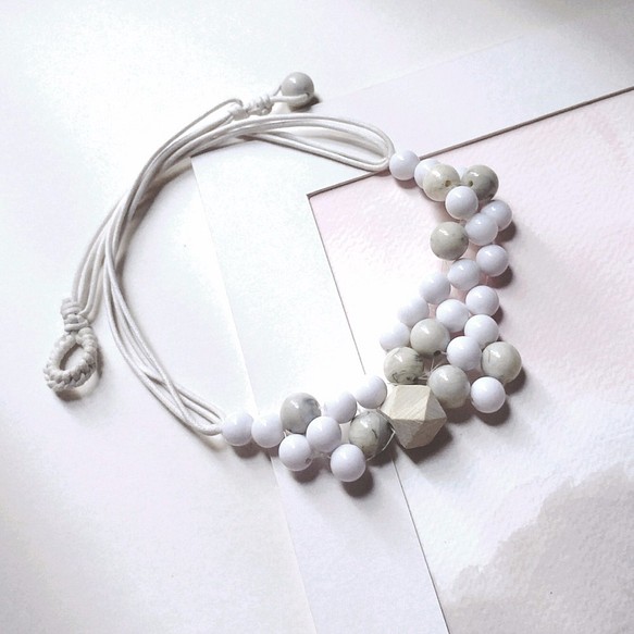 泡泡簡約系列，白色與雲石紋珠子頸鏈項鏈頸鍊項鍊客製化客制化 第1張的照片