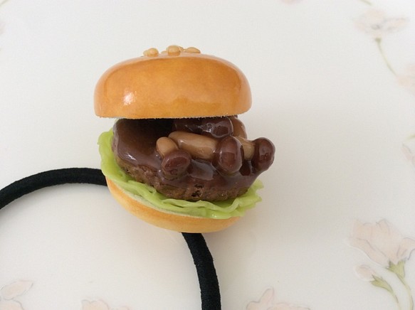 ハンバーガーのヘアゴム♡きのこソース♡マル 1枚目の画像