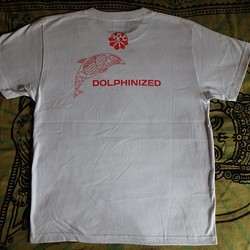 Tシャツ（L）　海　イルカ（ホワイト×レッド） 1枚目の画像