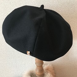 黒のシンプルベレー帽　（ゴールド） 1枚目の画像