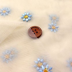 チュールレース生地　花柄　ベージュ×黄・ブルー　（約150ｃｍ×約50ｃｍ）　【ハンドメイドのための小さな布】la632 1枚目の画像