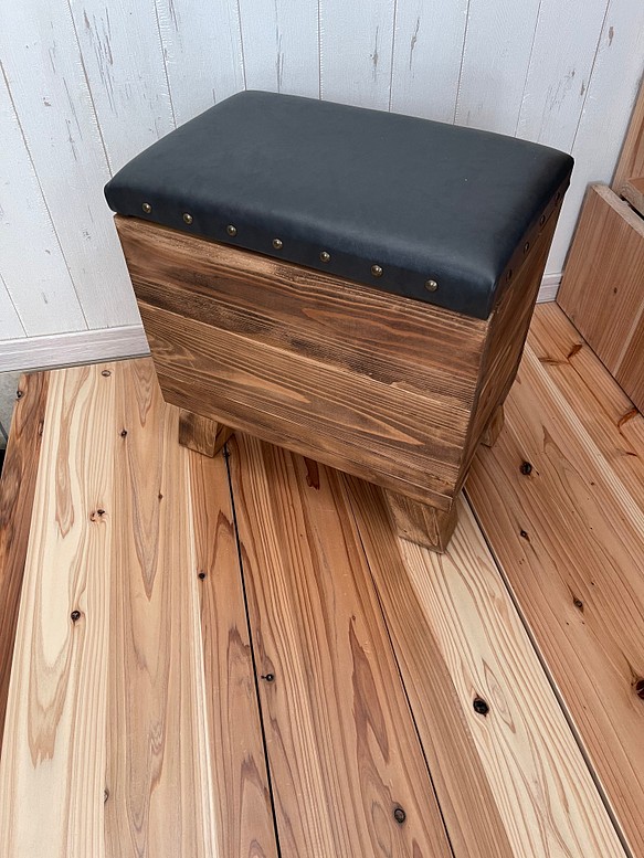 足置き　箱　ボックス　収納　ローテーブル　レザー　革　鋲　 1枚目の画像