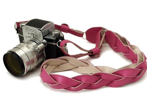 カメラストラップ　首掛けロングタイプ　革製　ピンク 1枚目の画像