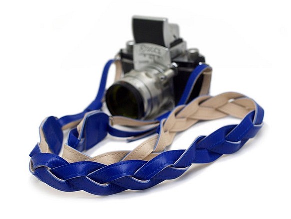 カメラストラップ　首掛けロングタイプ　革製　ブルー 1枚目の画像