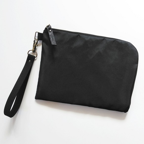 【NYLON】Half zipper clutch bag（M）✴母子手帳/通帳ケース/お薬手帳ケース/パスポートケース 1枚目の画像