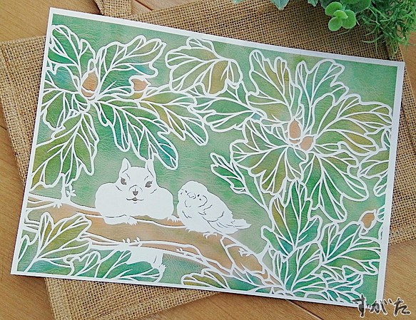 白いリスとすずめとナラの木　A4（複製、光沢紙、純正インク） 1枚目の画像