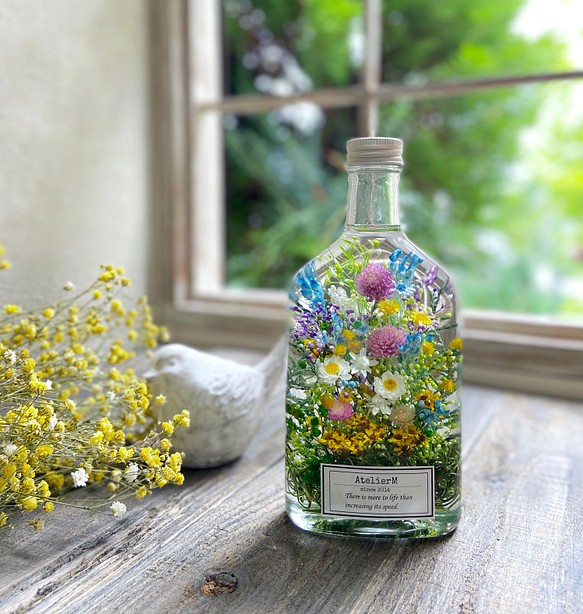 ハーバリウム　whiskey bottle　〜flower bed〜 1枚目の画像