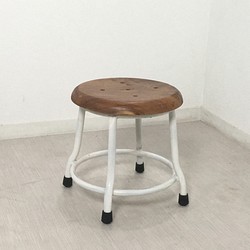 レトロな鉄脚スツール 座面チーク 無垢材 作業椅子 低い丸椅子 チェア ホワイト　cha018L