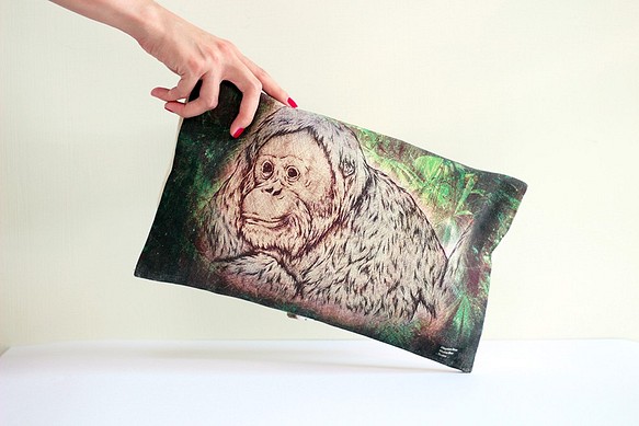 黑熊白熊創意社/動物平權系列手拿包—Rainforest雨林包（紅毛猩猩款） 第1張的照片