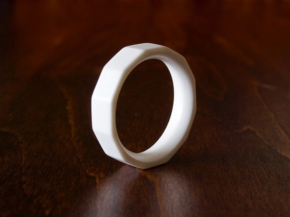 Porcelain ring めんとり