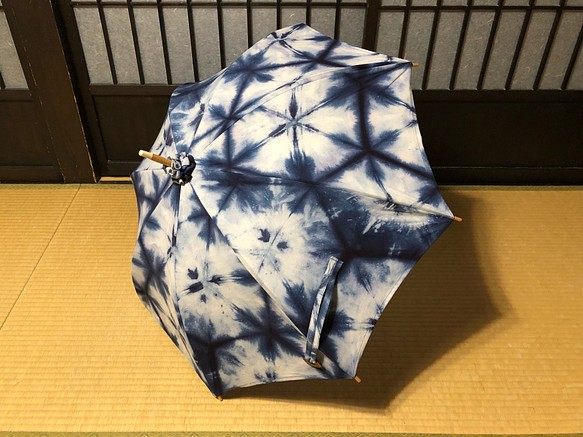 藍手染 雪花絞りの日傘 初夏の持ち物 傘・日傘 secca 通販｜Creema