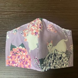 手作りマスク　ダブルガーゼ　紫陽花と猫 1枚目の画像
