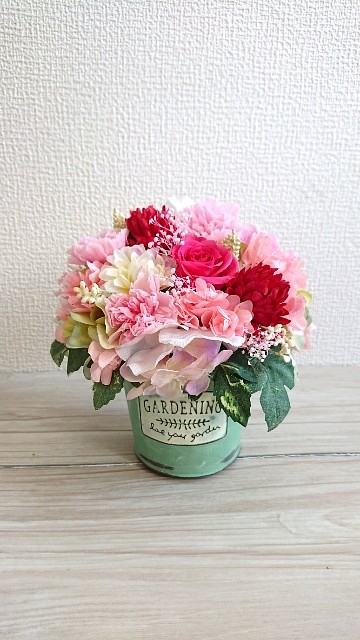 ピンクのお花のブリキ缶アレンジメント(母の日、ウェディング、敬老の日ギフト) 1枚目の画像