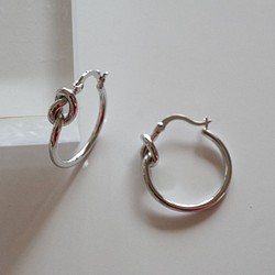 Knot Ring Pierce -ロジウムメッキ- 1枚目の画像