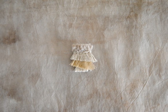 織りフリンジブローチ 1枚目の画像