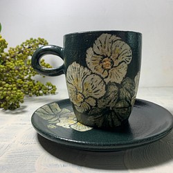 マウンテンハイビスカス刻まれたコーヒーカッププレートgroup_potteryマグ 1枚目の画像