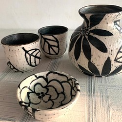 陽刻系列-花卉白陶酒壺杯4件組_陶製容器 第1張的照片