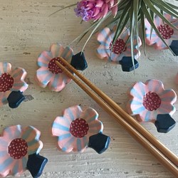 粉紅粉藍的粗線條點點筷子架(售完再製款)_陶器筷架 第1張的照片
