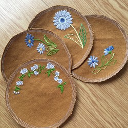 刺繍入りコースター4枚組“青い花” 1枚目の画像