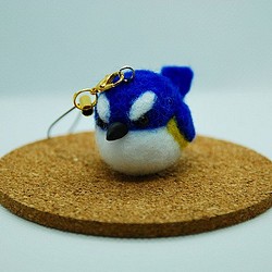 【送料無料】羊毛フェルト ストラップ  まんまる 幸せの青い鳥 　ルリビタキちゃん 1枚目の画像