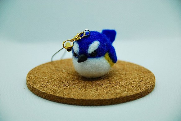【送料無料】羊毛フェルト ストラップ  まんまる 幸せの青い鳥 　ルリビタキちゃん 1枚目の画像