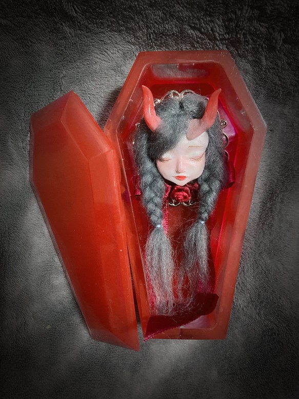 【沒川狼雨的屍體閣】紅色款 棺材造型 小物、飾品收納盒 吸血鬼的小床床 寵物棺材 第1張的照片