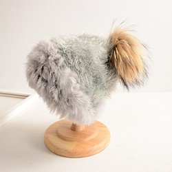 一點有限的溫暖和蓬鬆的兔子混合浣熊毛皮ponpon帽子灰色 第1張的照片