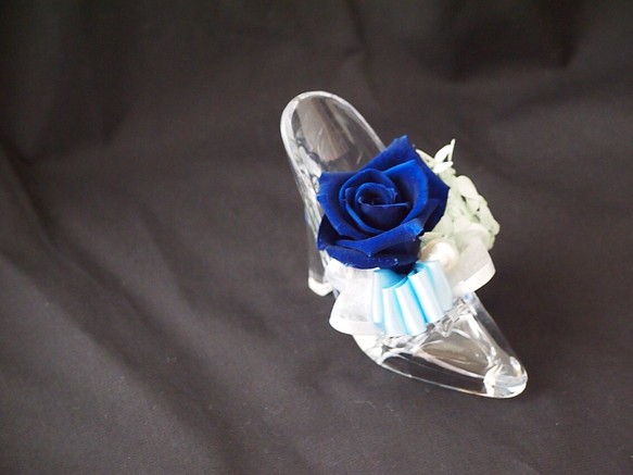 プロポーズや記念日の贈り物に最適！シンデレラのガラスの靴 1枚目の画像